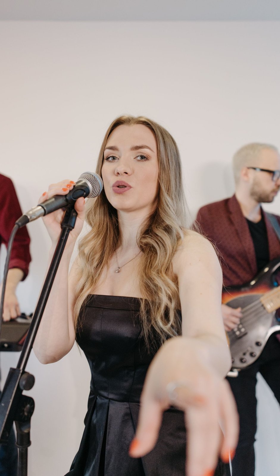 Белла Исламова — основательница и преподаватель вокала школы BellSAmuse